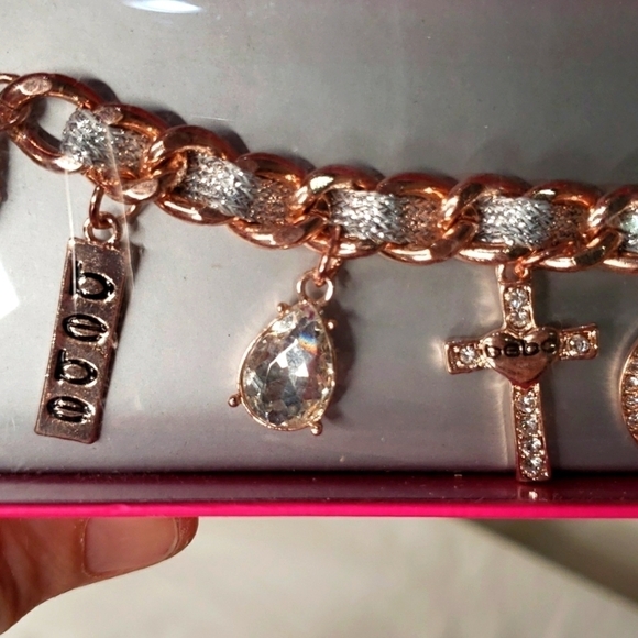 Bebe rose gold rhinestone bracelet brand new in box - Picture 5 of 7